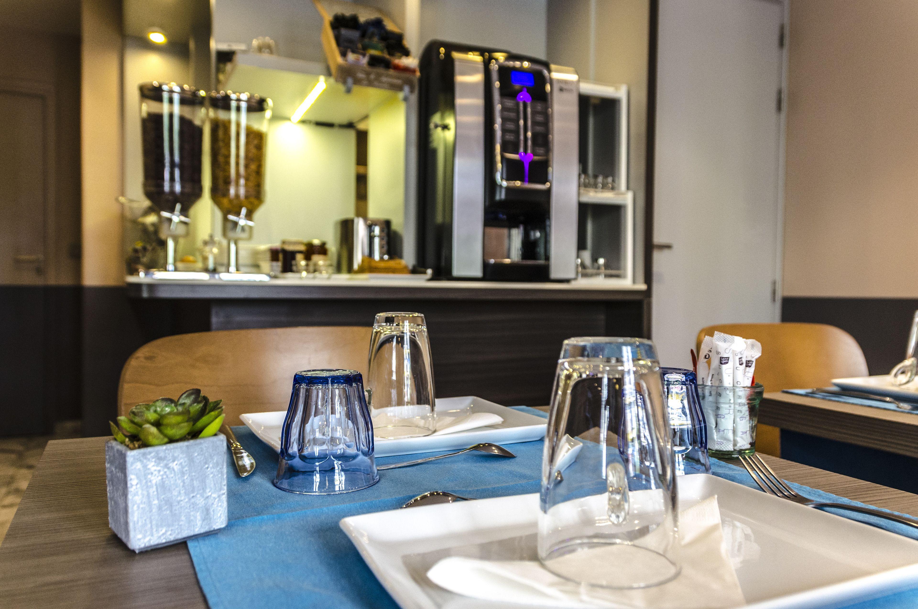 Hotel Contact Alize Montmartre Paris