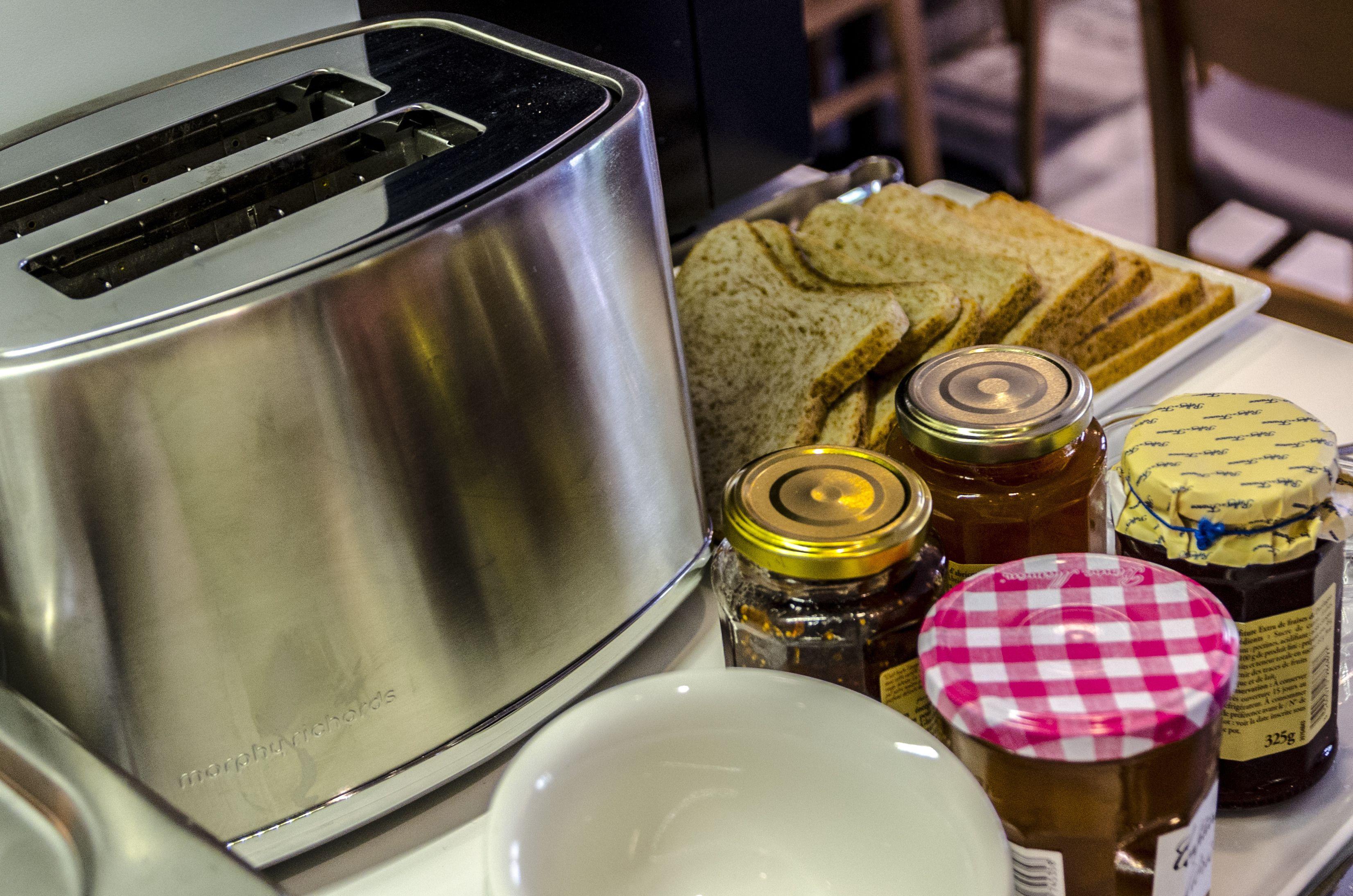 Contact Alizé Montmartre 3*